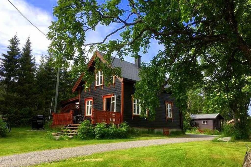 100 Years Old Norwegian Log House In Tromso Villa Exterior photo