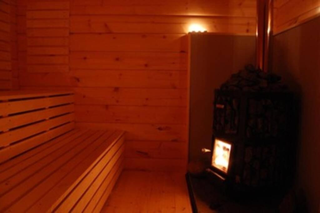 100 Years Old Norwegian Log House In Tromso Villa Exterior photo